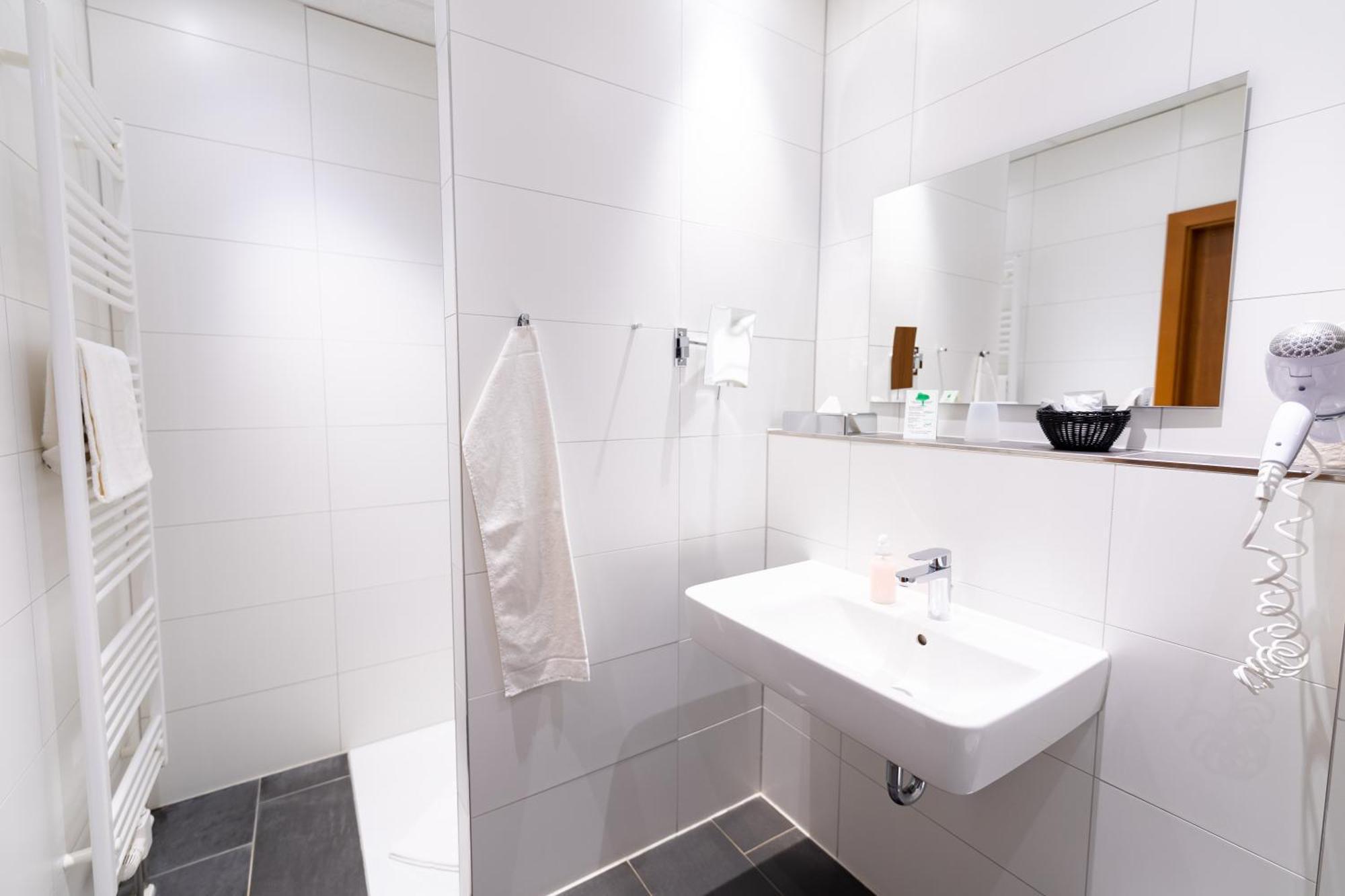 Hotel Darstein Altrip Екстериор снимка