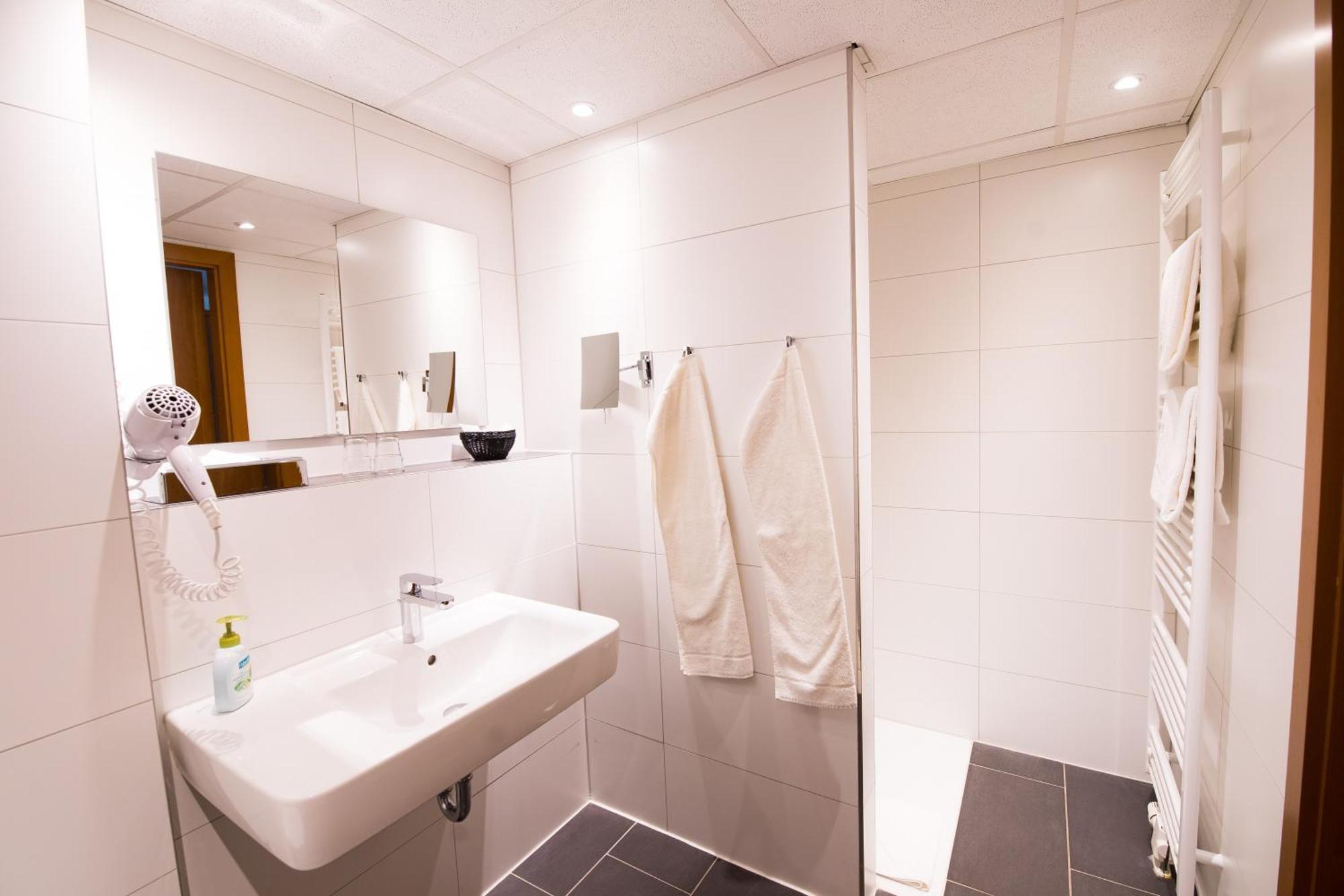 Hotel Darstein Altrip Екстериор снимка